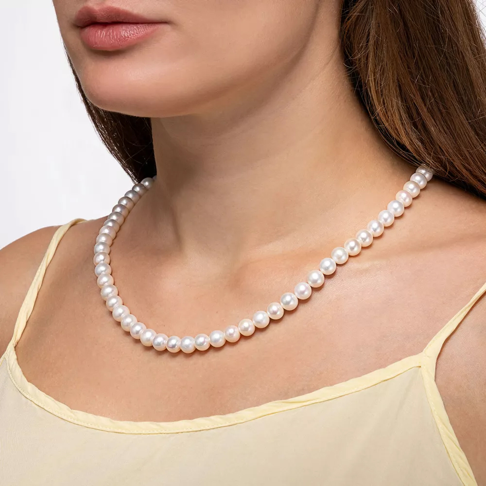 Pearl necklace with gold inserts