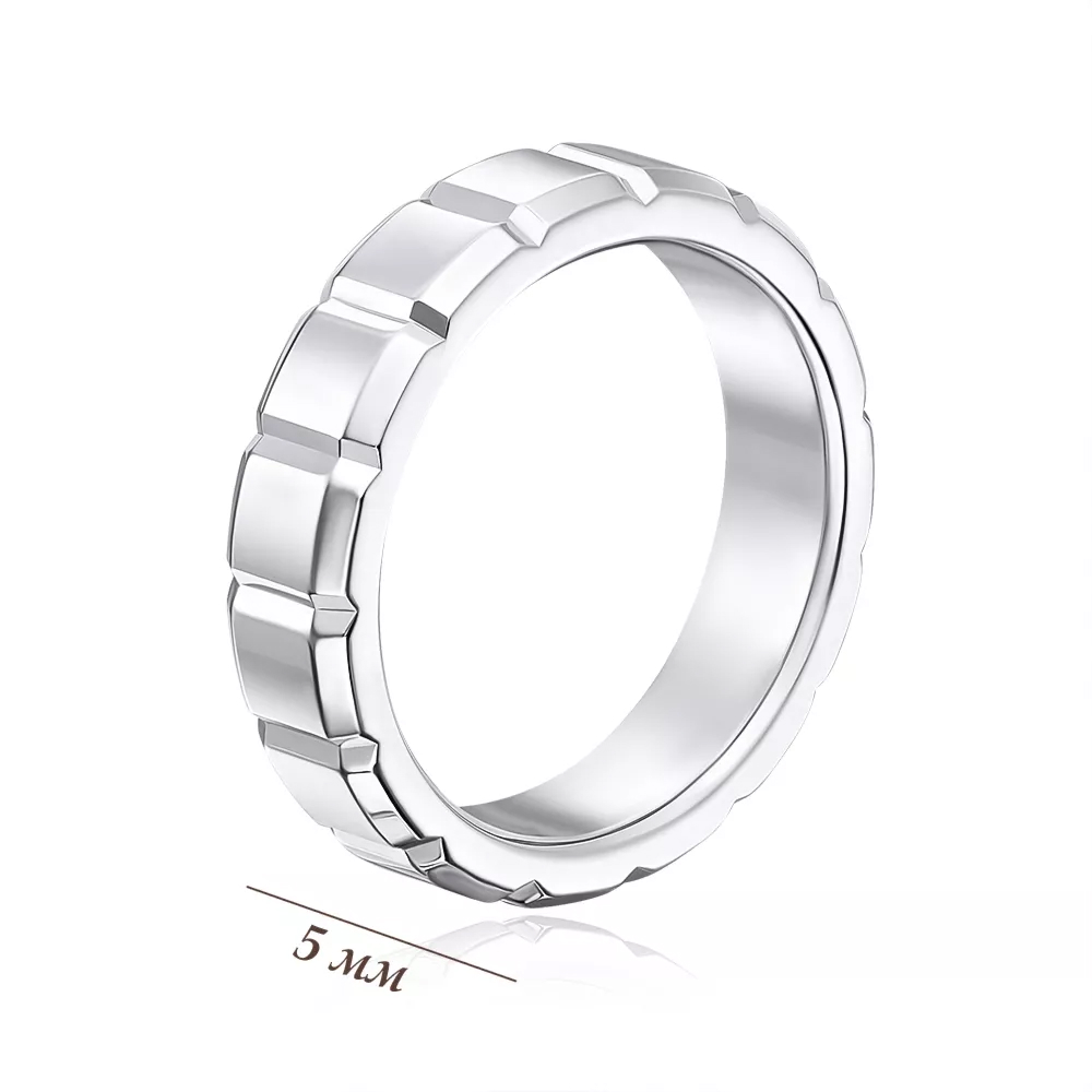 Wedding ring with a diamond facet