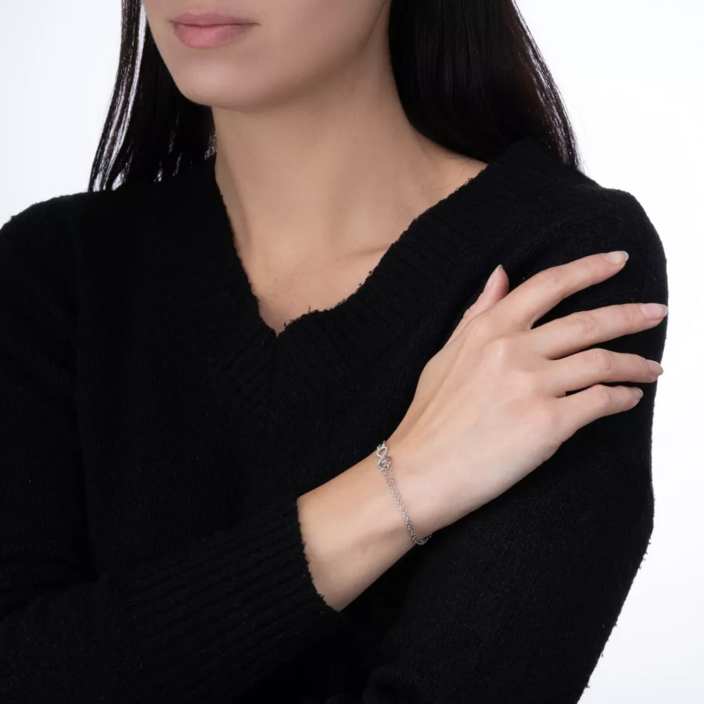 Gold bracelet with diamonds