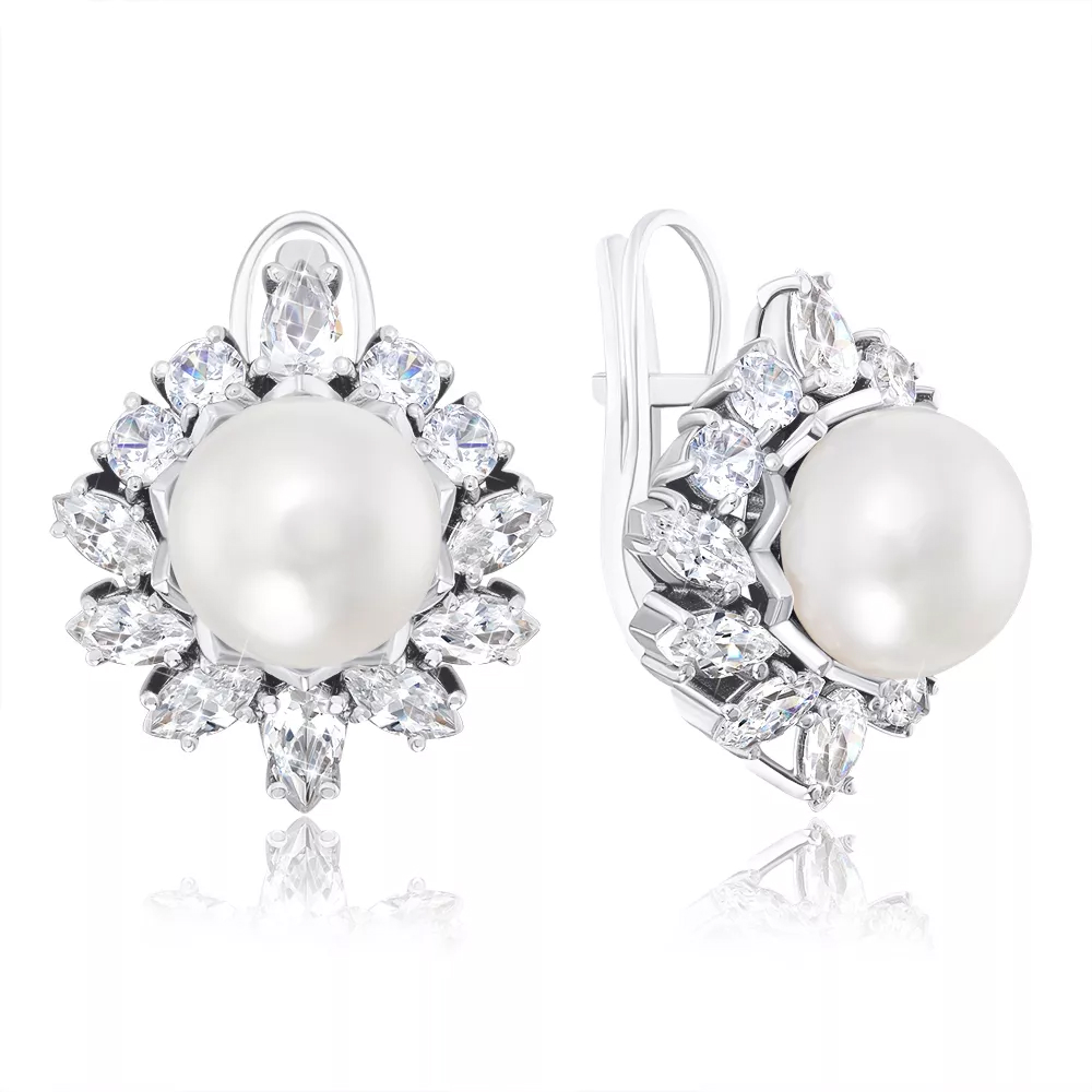 Silver earrings with pearls