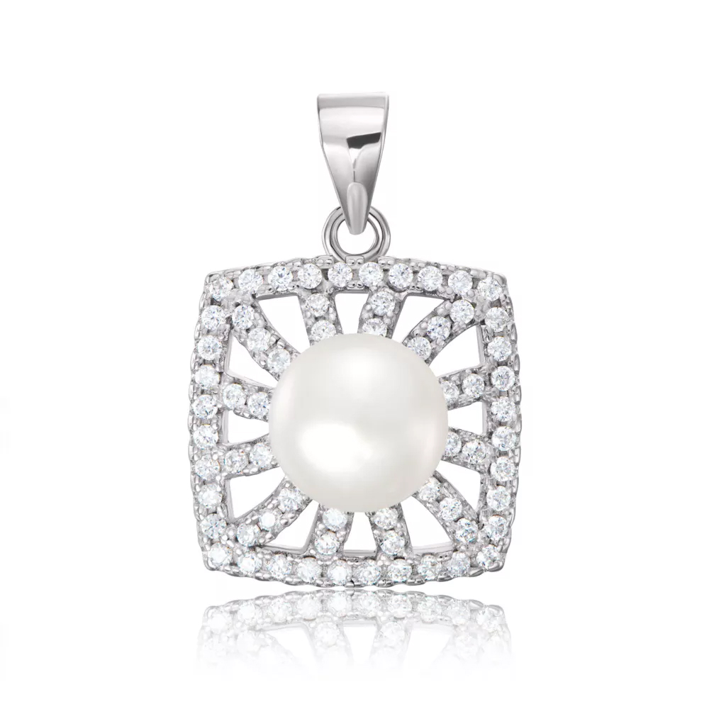 Silver pendant with pearls and cubic zirconia